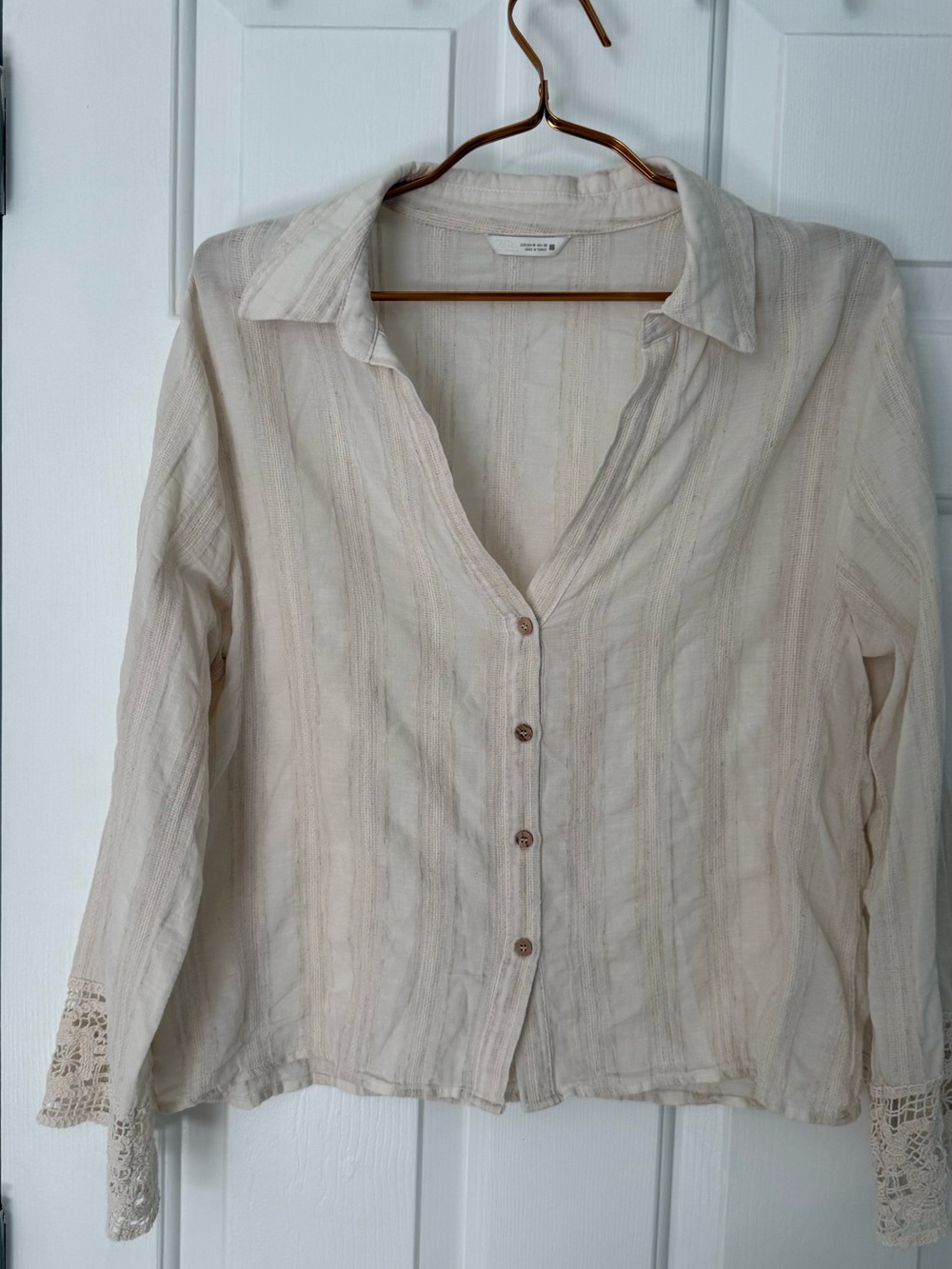 Zara Cream Button-Front Women's Shirt with Crochet Cuffs